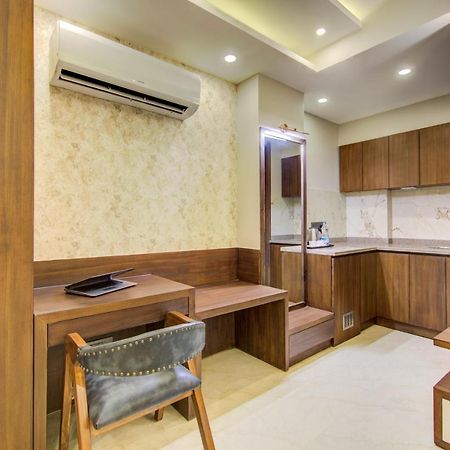 Hotel Le Tresor à New Delhi Extérieur photo