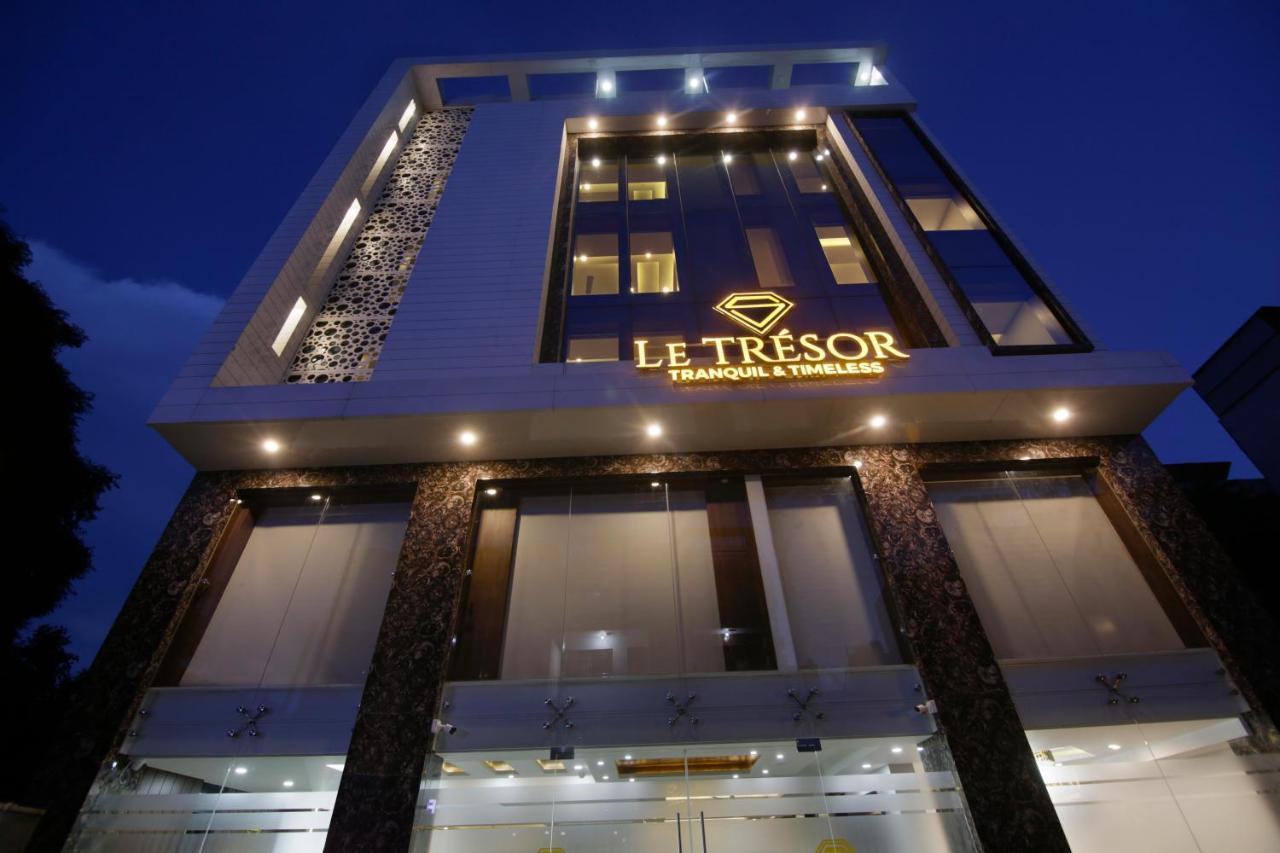 Hotel Le Tresor à New Delhi Extérieur photo
