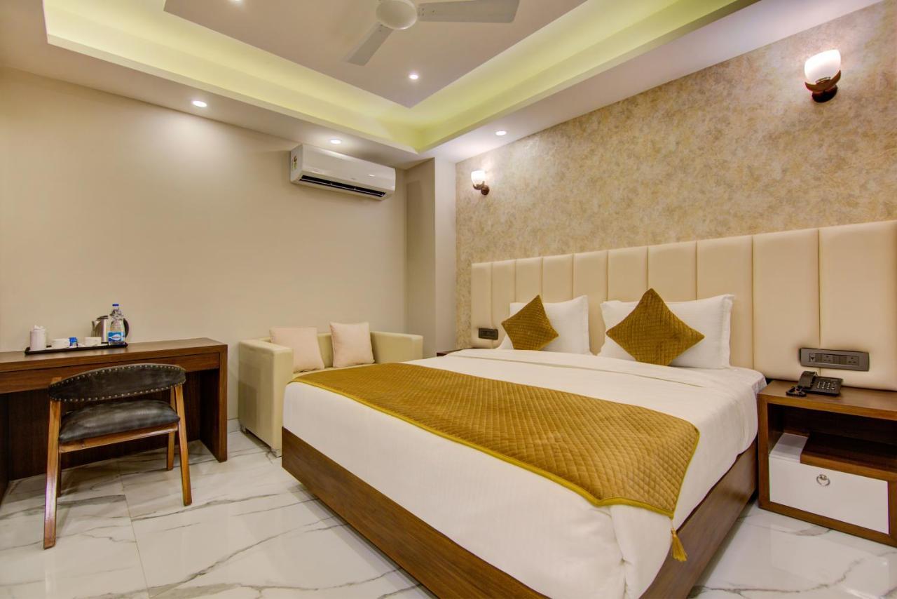Hotel Le Tresor à New Delhi Extérieur photo